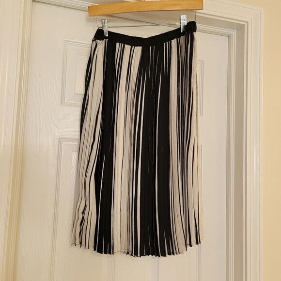 Adrianna Papell Black/White Pleat Crepe Skirt medium - Picture 3 of 6